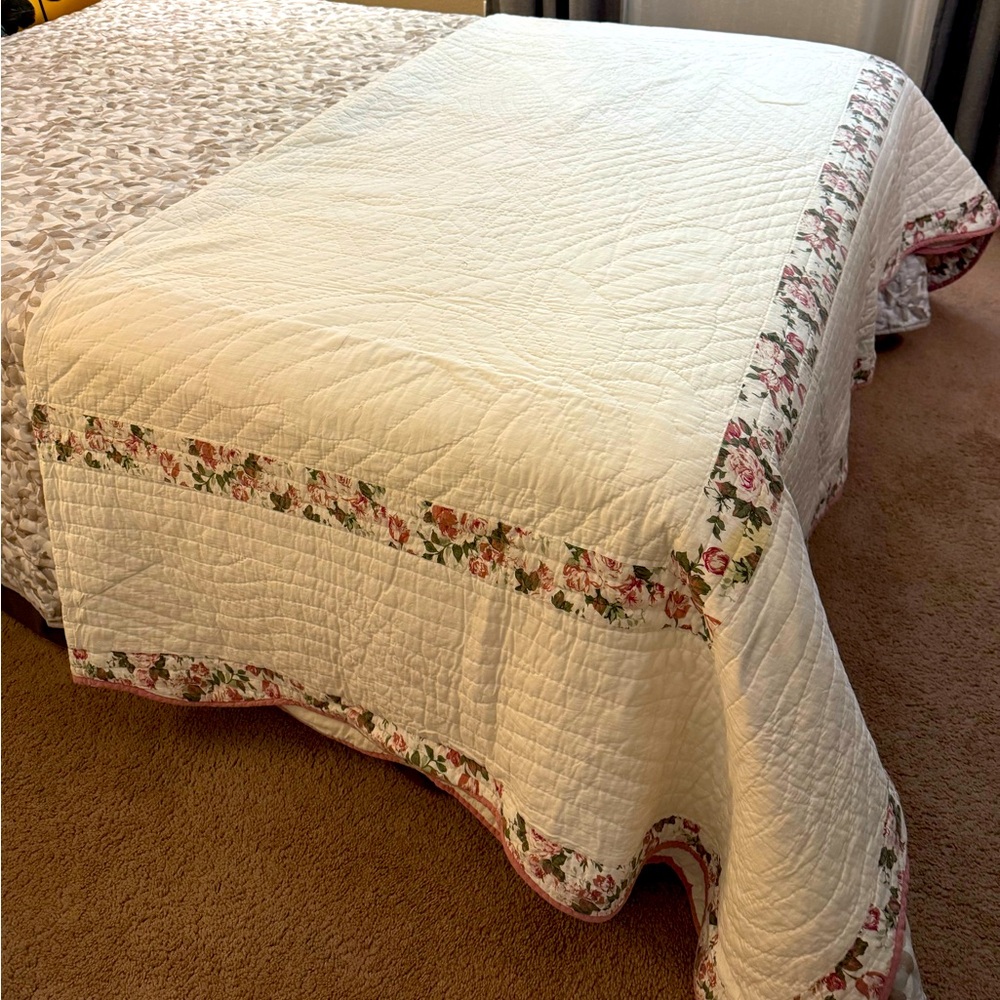 White Quilt with Pink Floral Decorative Details - Full Size - Picture 7 of 11